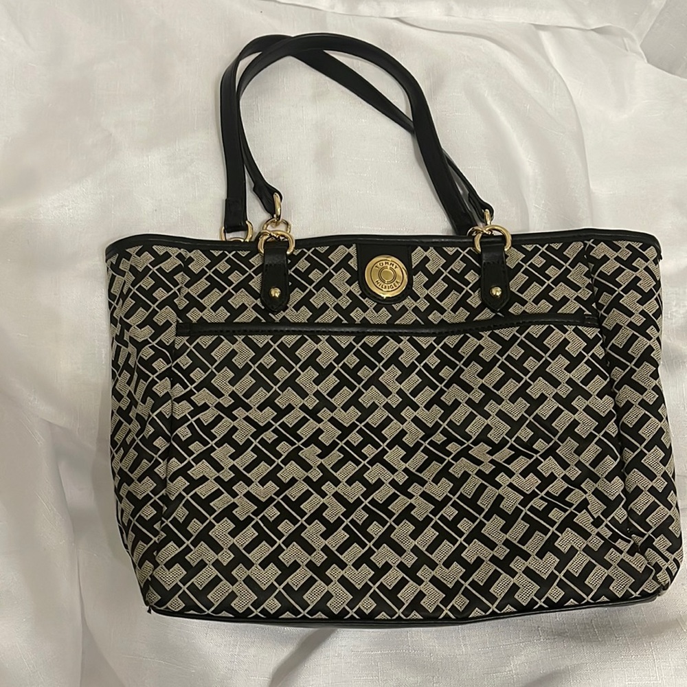 NWOT Tommy Hilfiger handbag black and cream